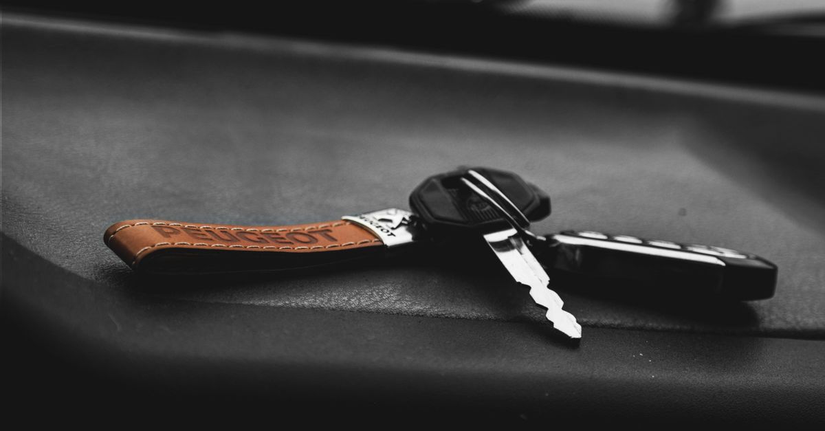 Chevrolet car key fob — Englewood Locksmith Corp