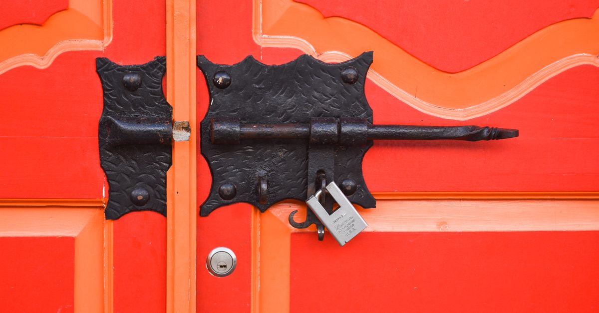 24/7 Coverage, Mobile Service, and What to Do Right Now — Englewood Locksmith Corp